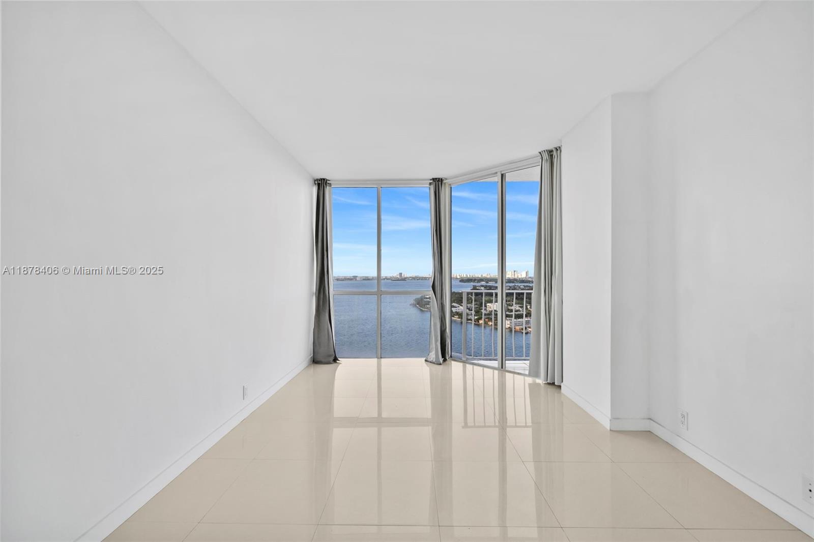 7601 E Treasure Dr Unit: PH216