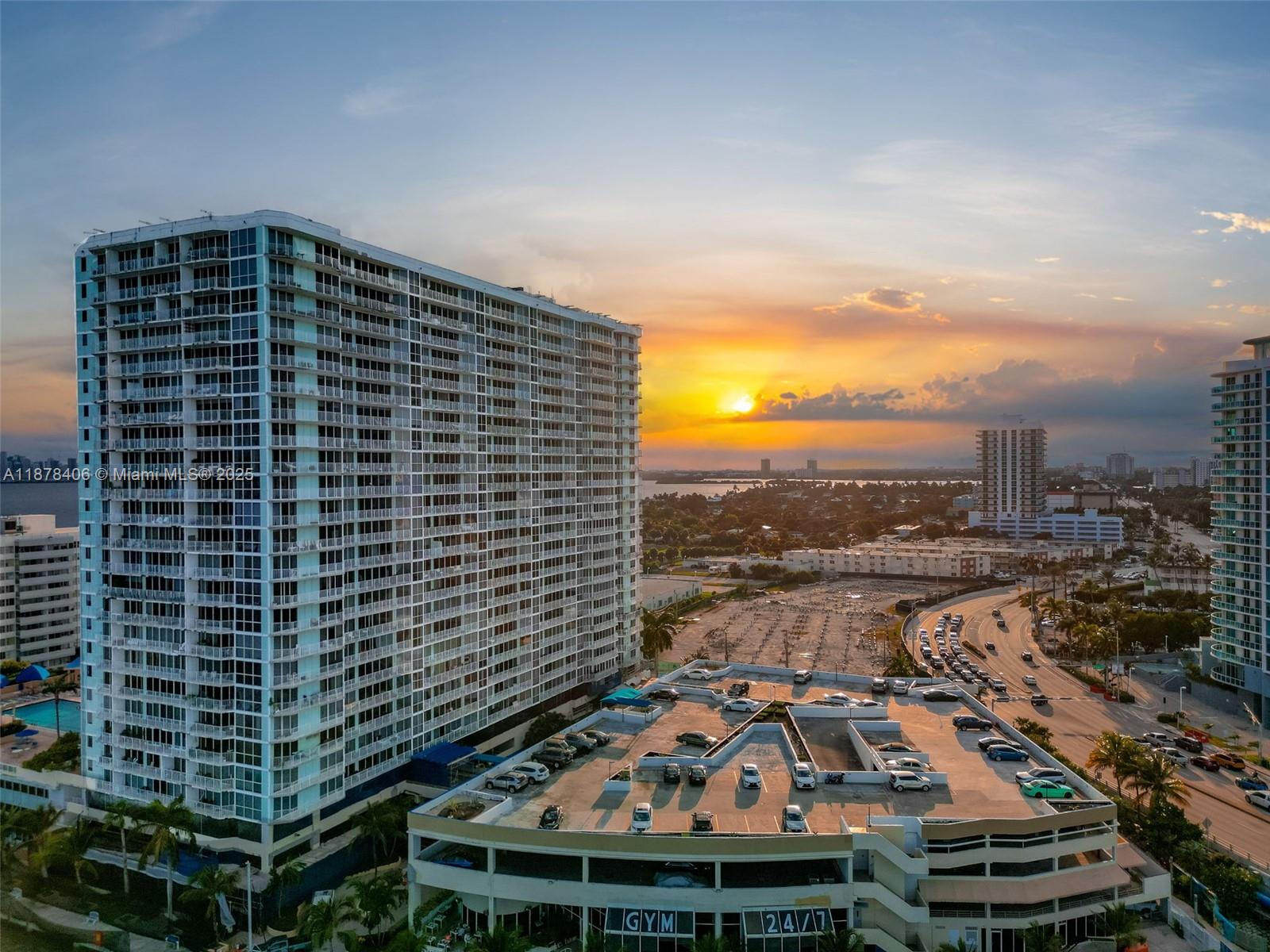 7601 E Treasure Dr Unit: PH216