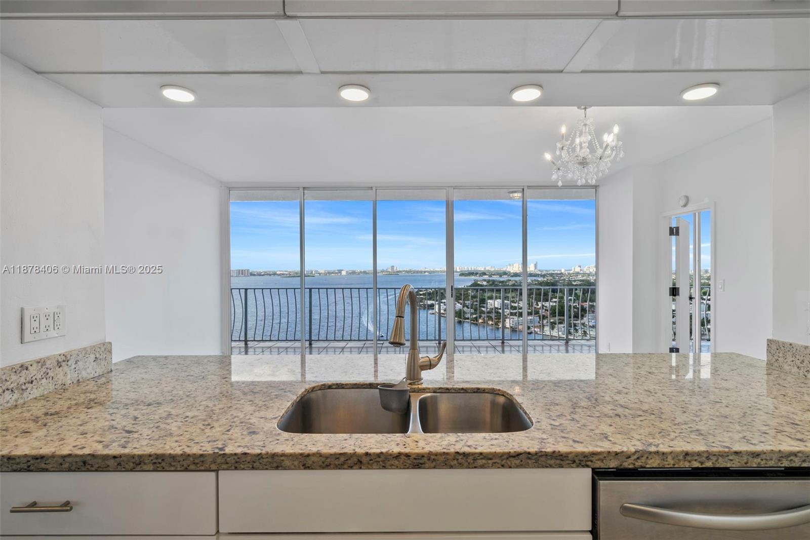 7601 E Treasure Dr Unit: PH216