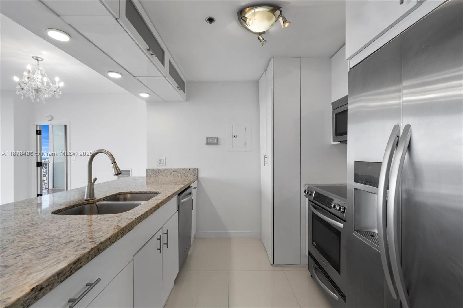 7601 E Treasure Dr Unit: PH216