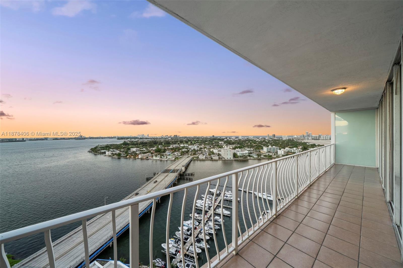 7601 E Treasure Dr Unit: PH216