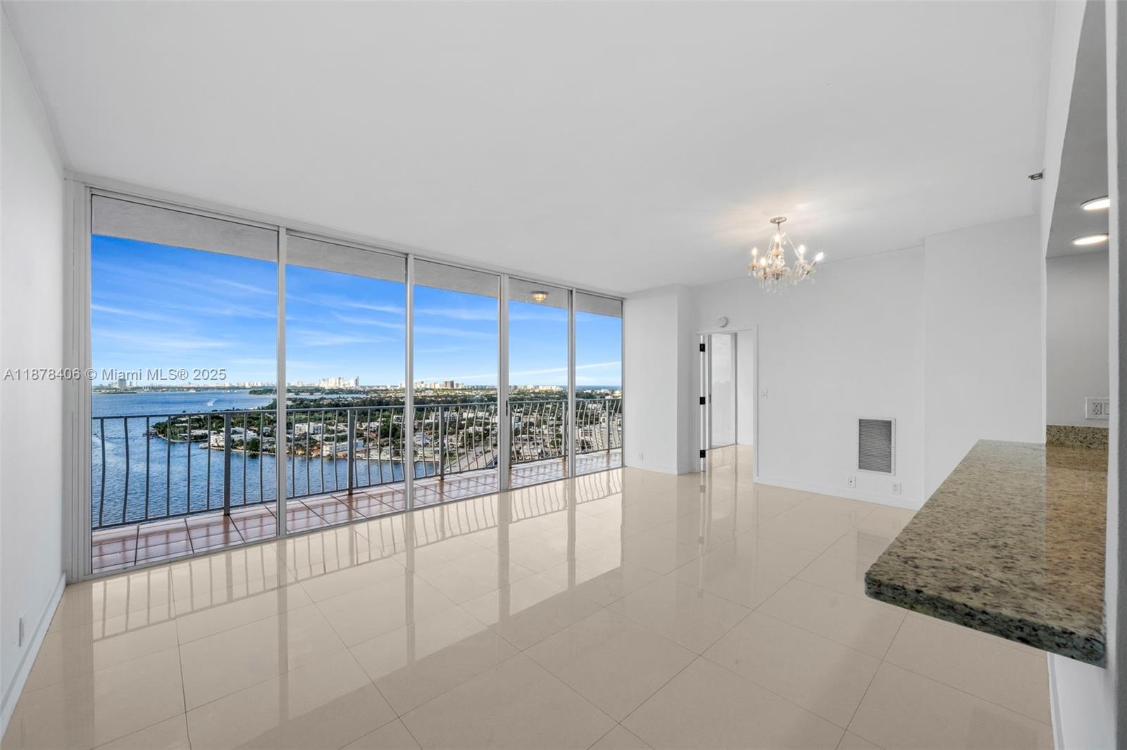 7601 E Treasure Dr Unit: PH216