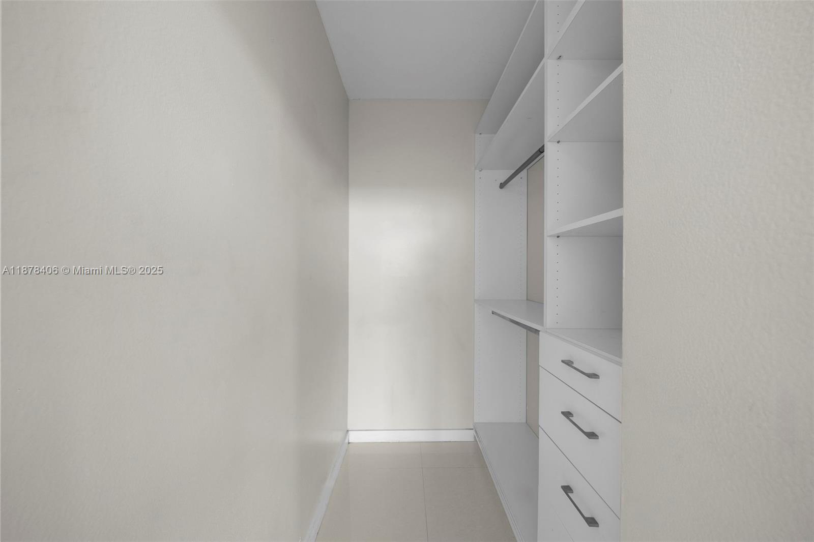 7601 E Treasure Dr Unit: PH216