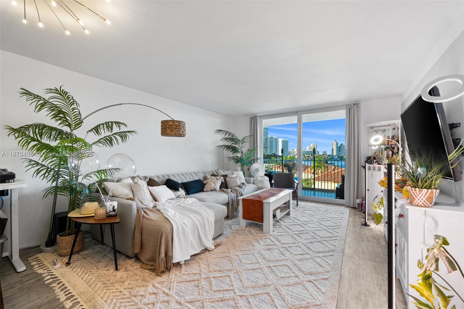 4000 NE 170th St # 602, North Miami Beach Unit: 602