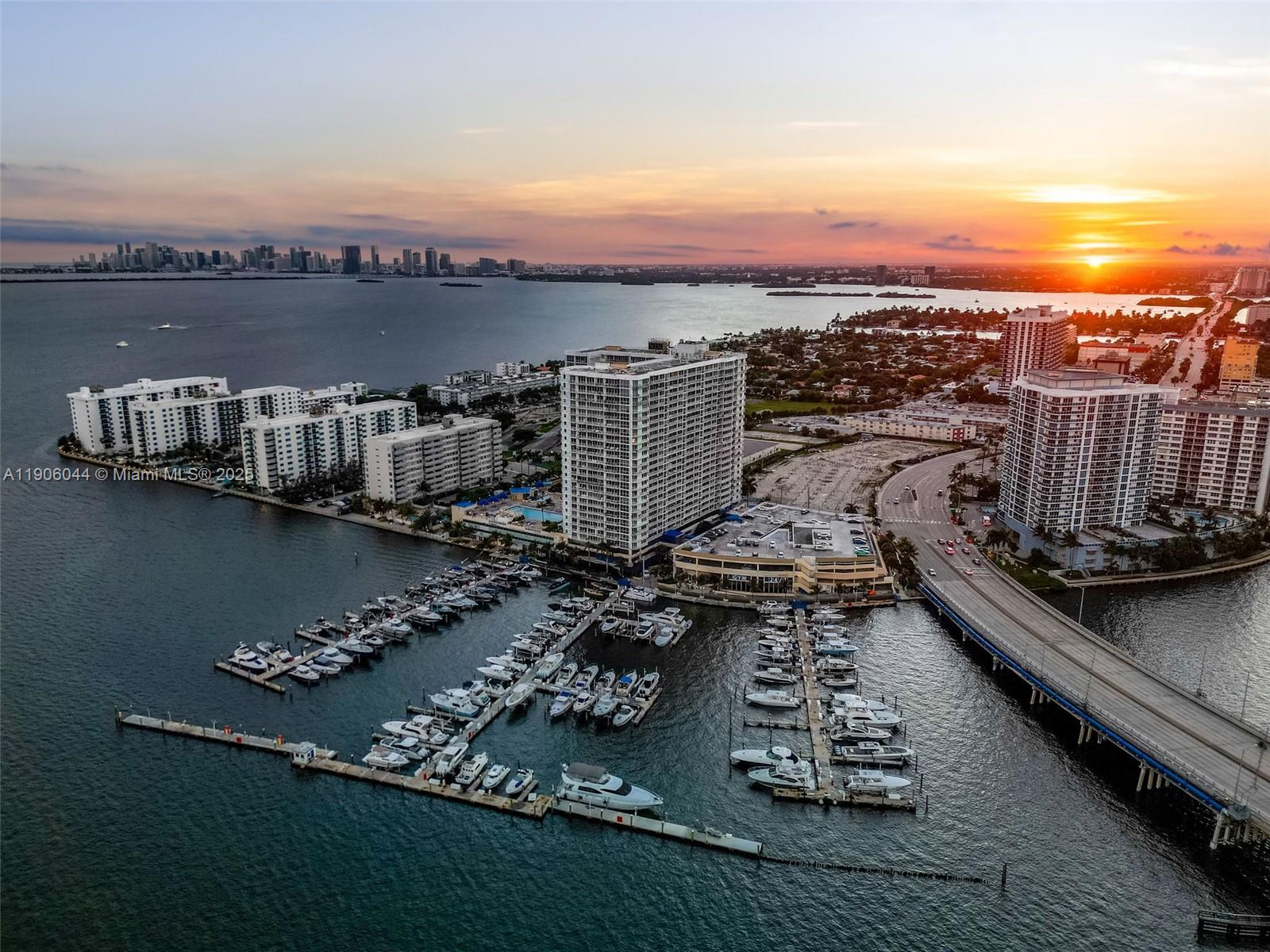 7601 E Treasure Dr Unit: PH216