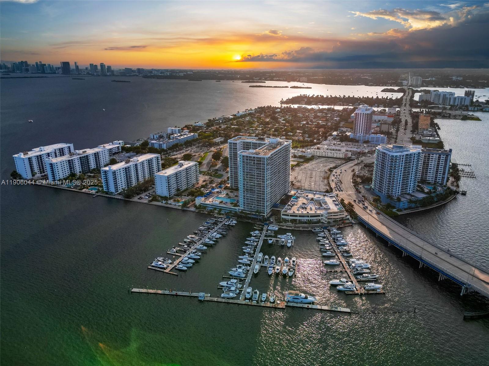 7601 E Treasure Dr Unit: PH216