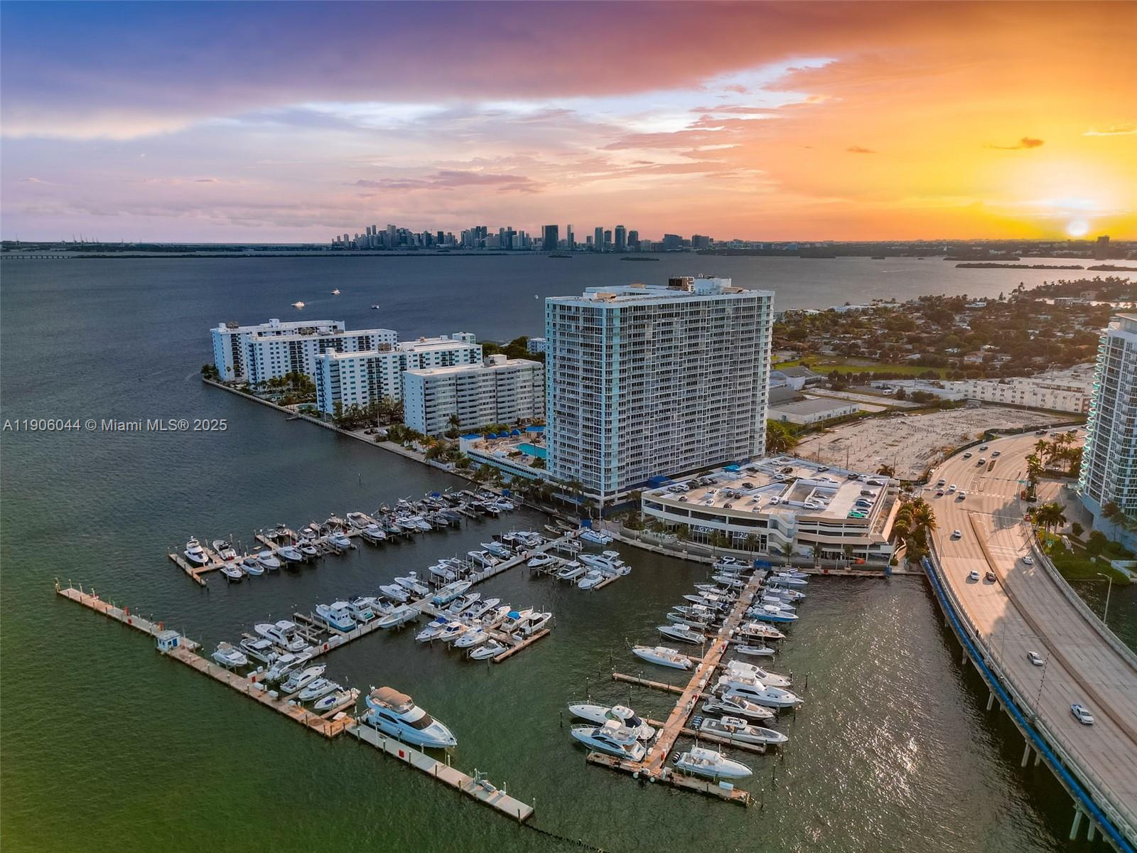 7601 E Treasure Dr Unit: PH216