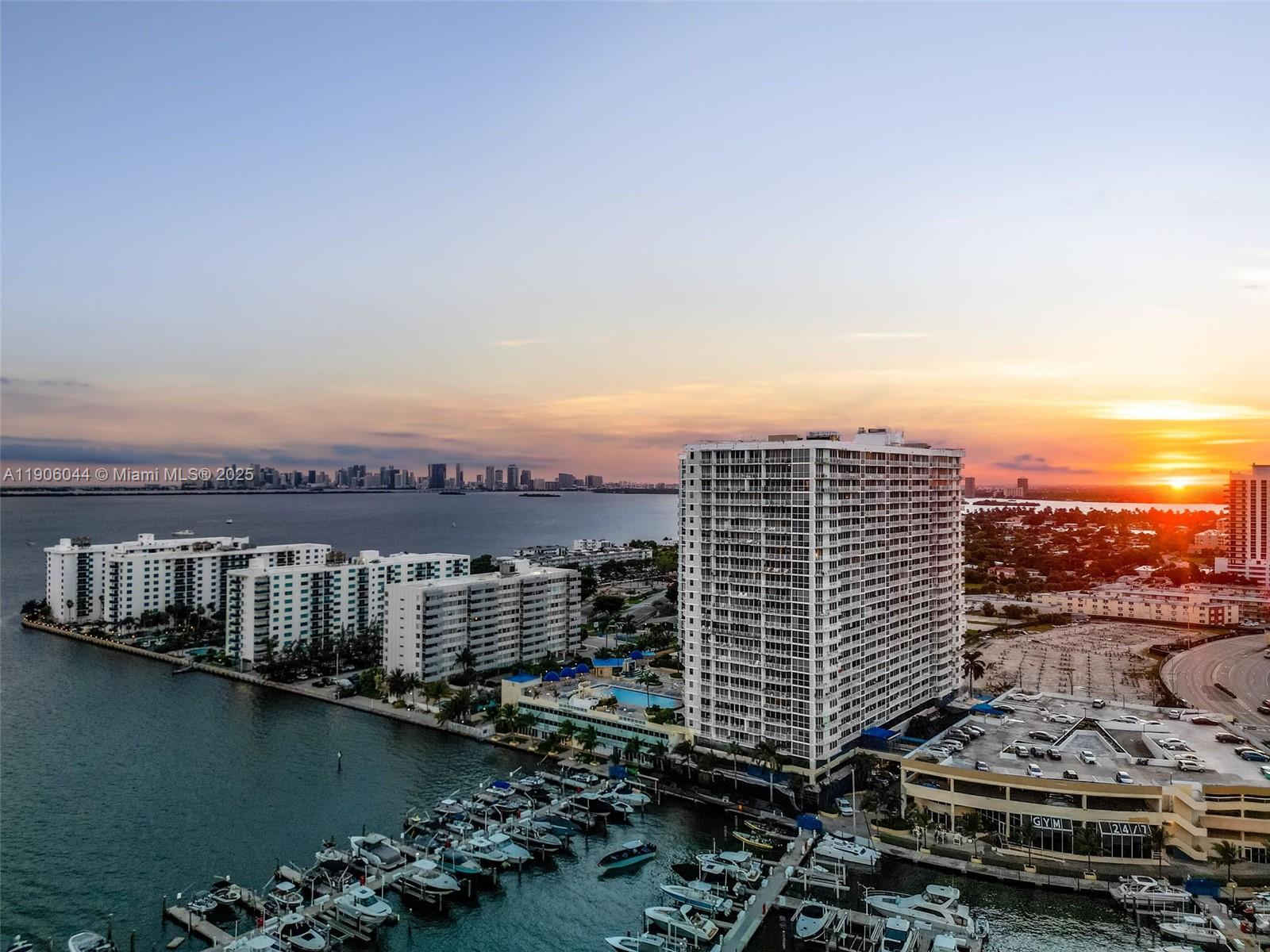 7601 E Treasure Dr Unit: PH216