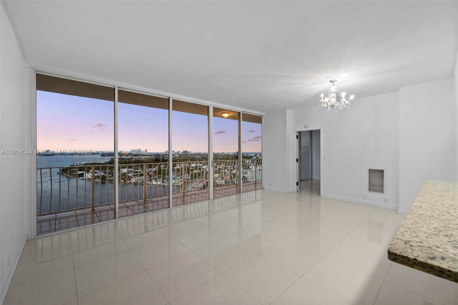 7601 E Treasure Dr Unit: PH216