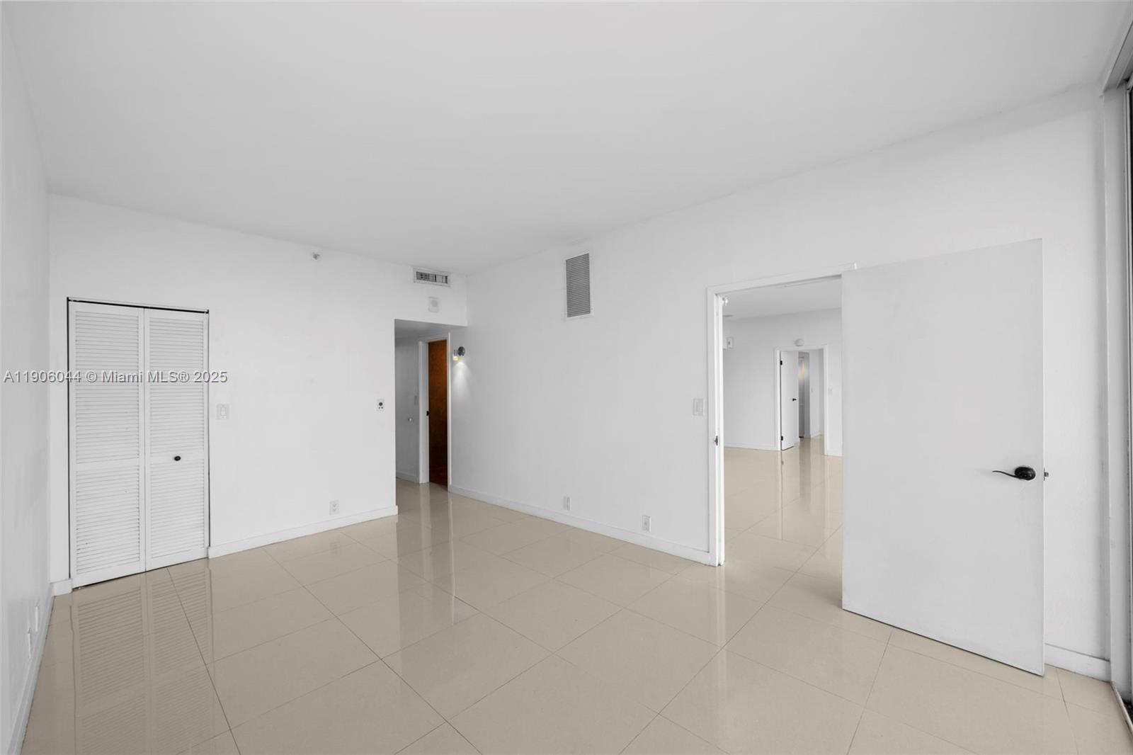 7601 E Treasure Dr Unit: PH216