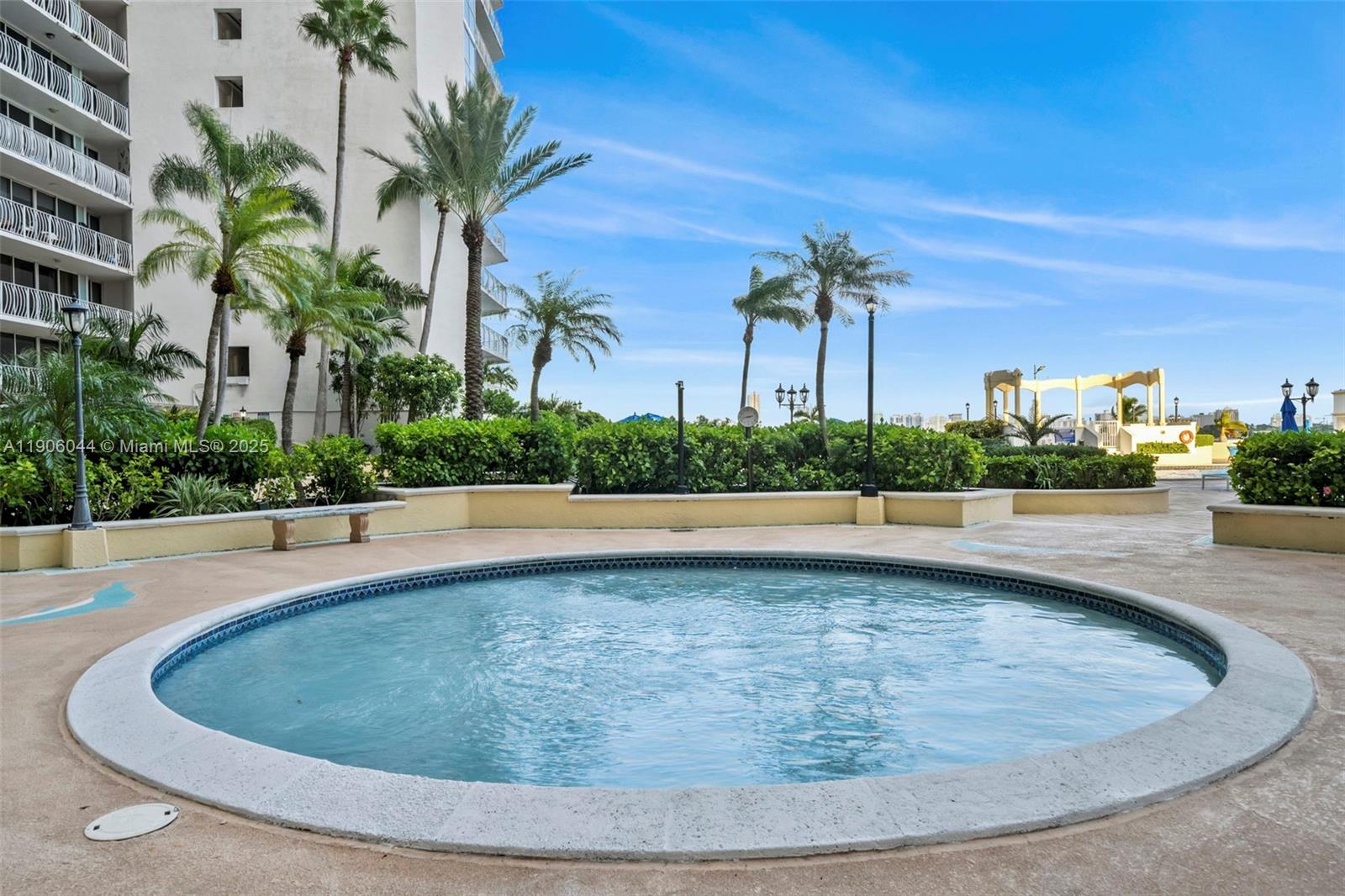 7601 E Treasure Dr Unit: PH216