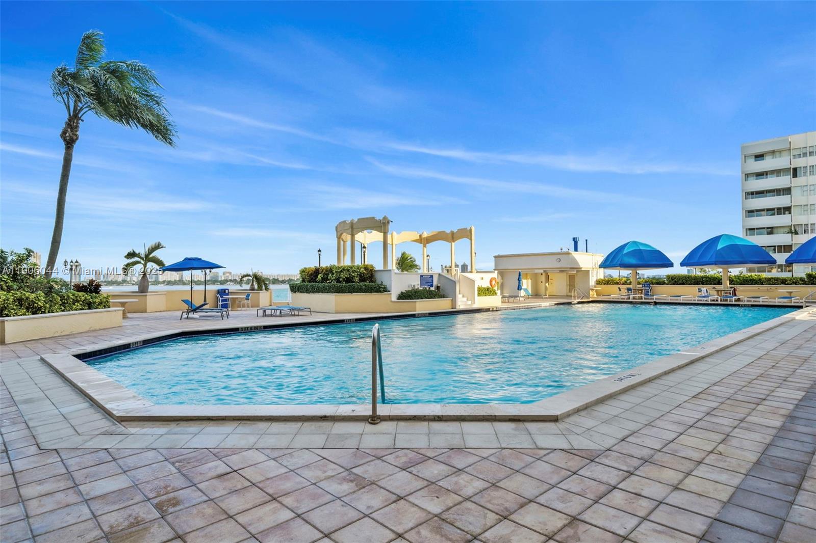 7601 E Treasure Dr Unit: PH216