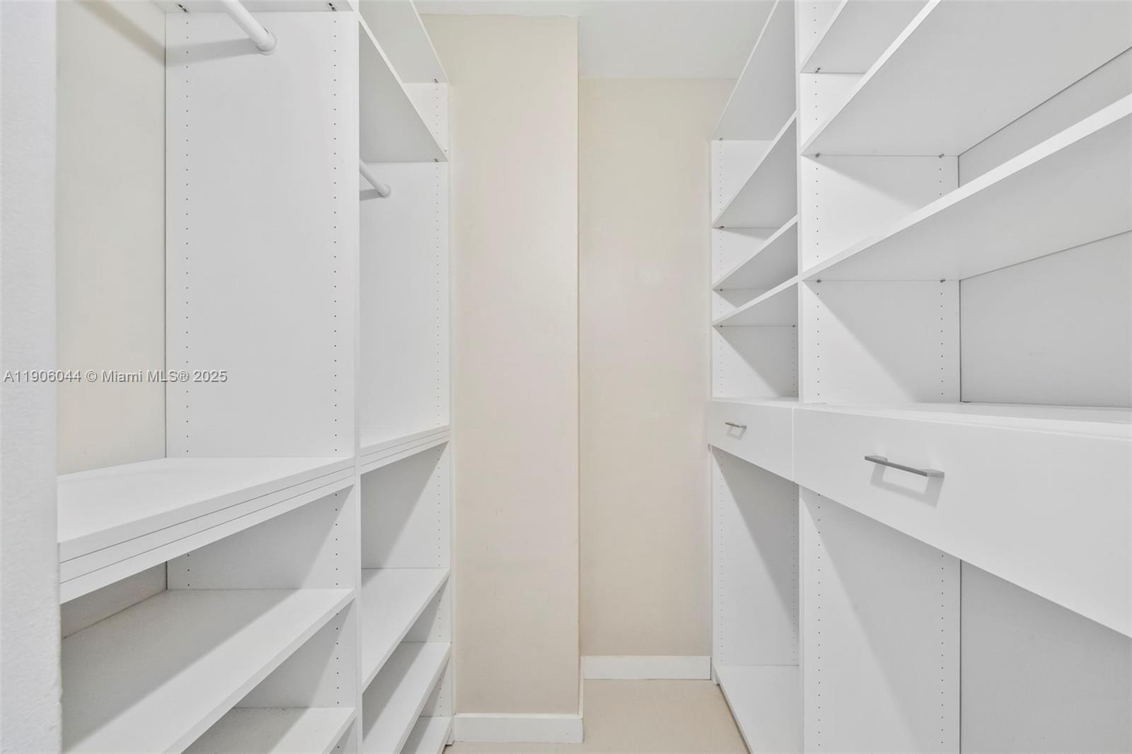 7601 E Treasure Dr Unit: PH216