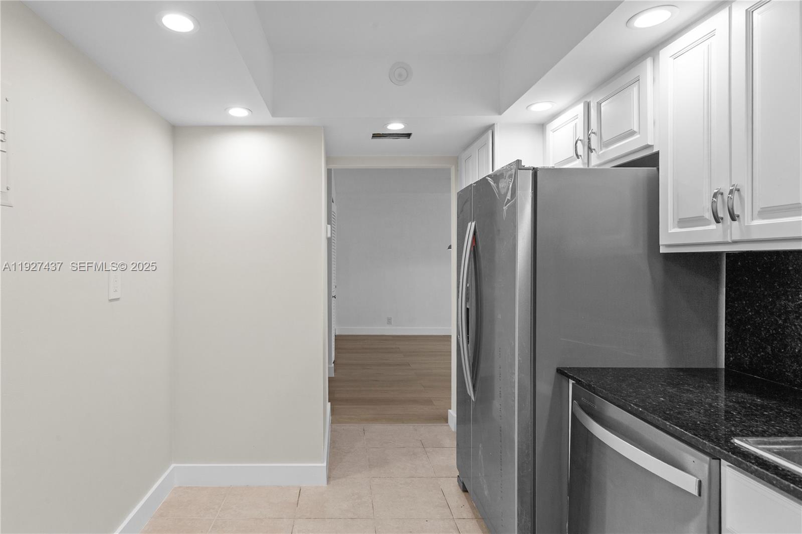 9511 Collins Ave # 806