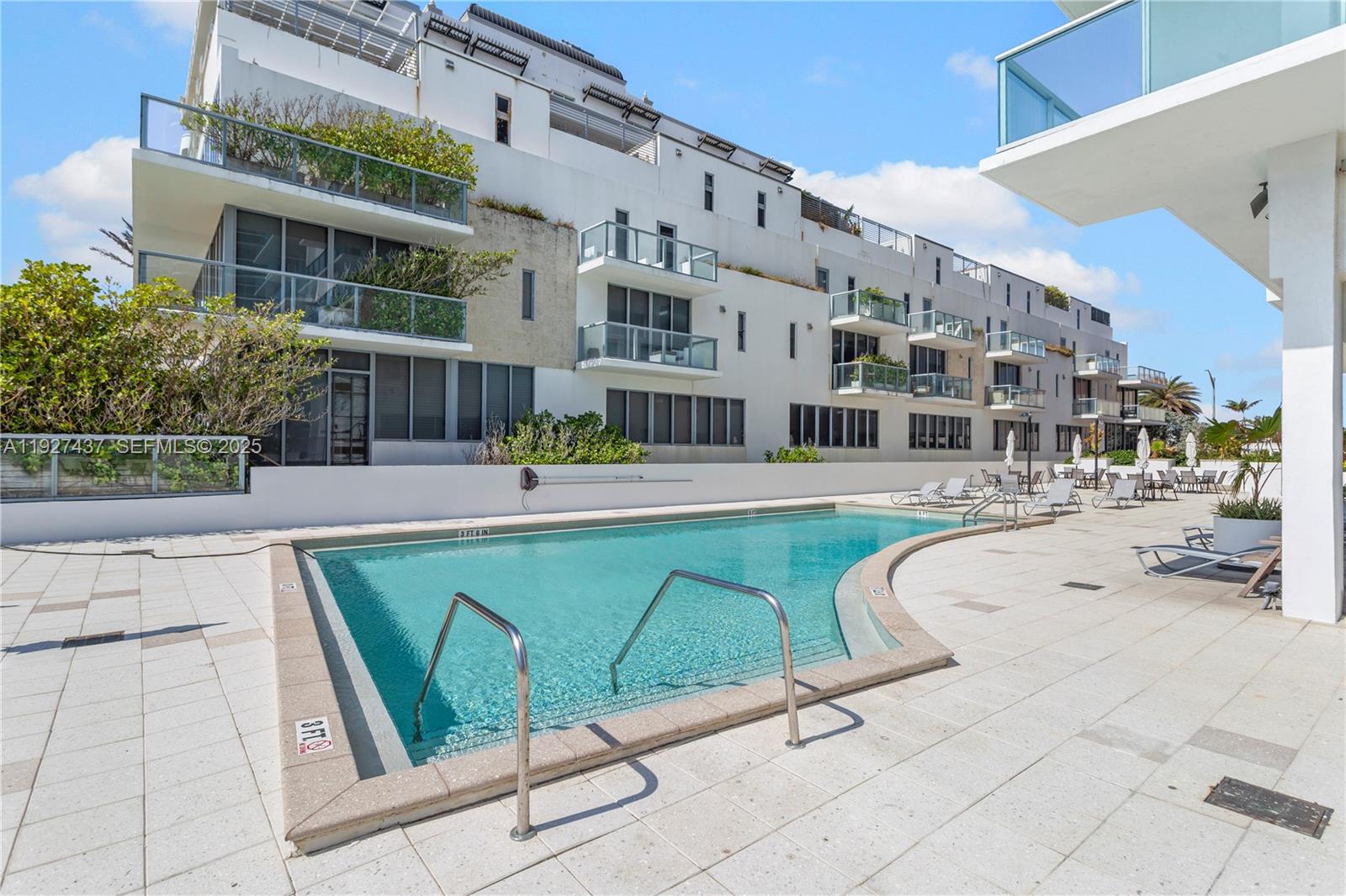 9511 Collins Ave # 806