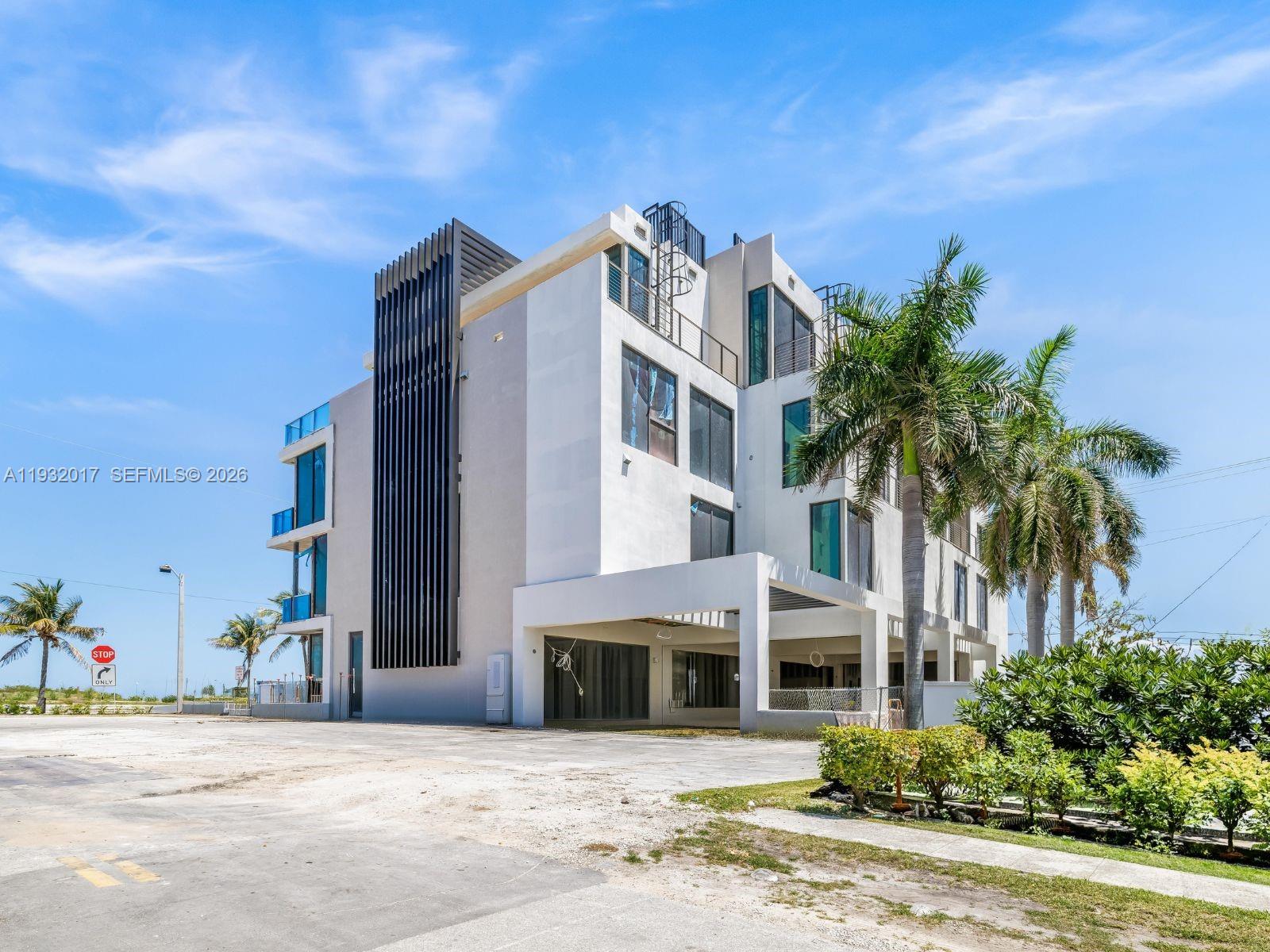 499 N Ocean Blvd # 3