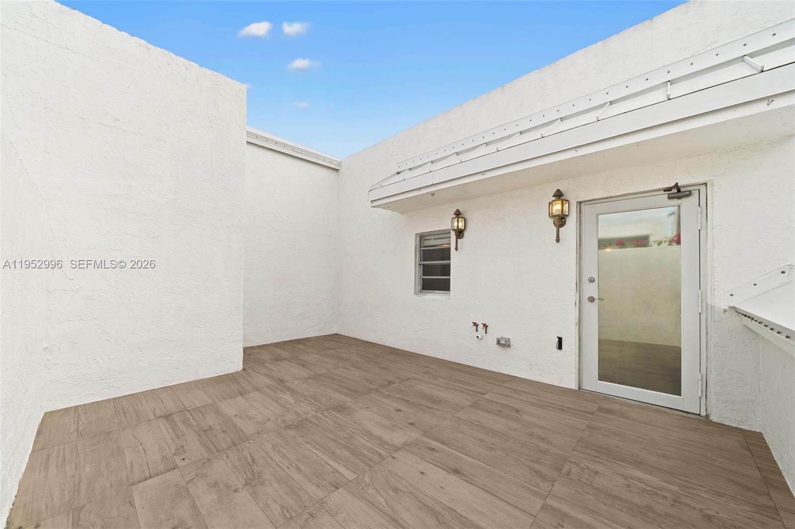 680 NE 64th St Unit: APH6