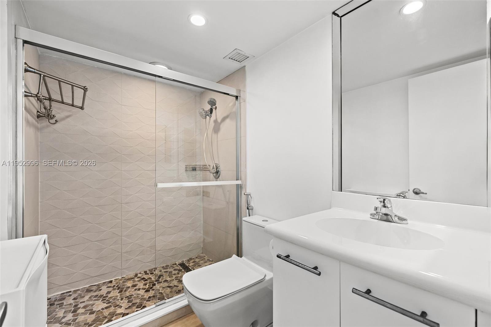 680 NE 64th St Unit: APH6