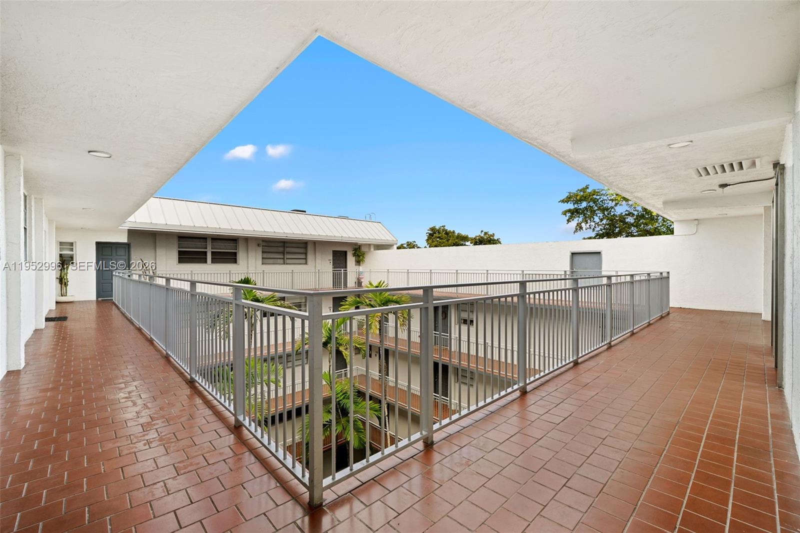 680 NE 64th St Unit: APH6