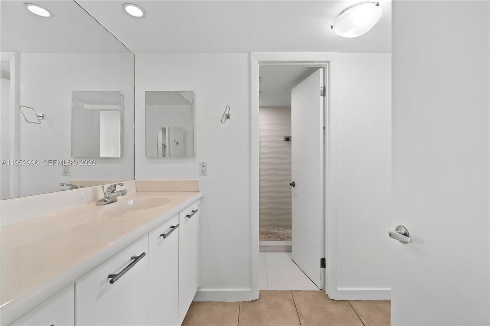 680 NE 64th St Unit: APH6