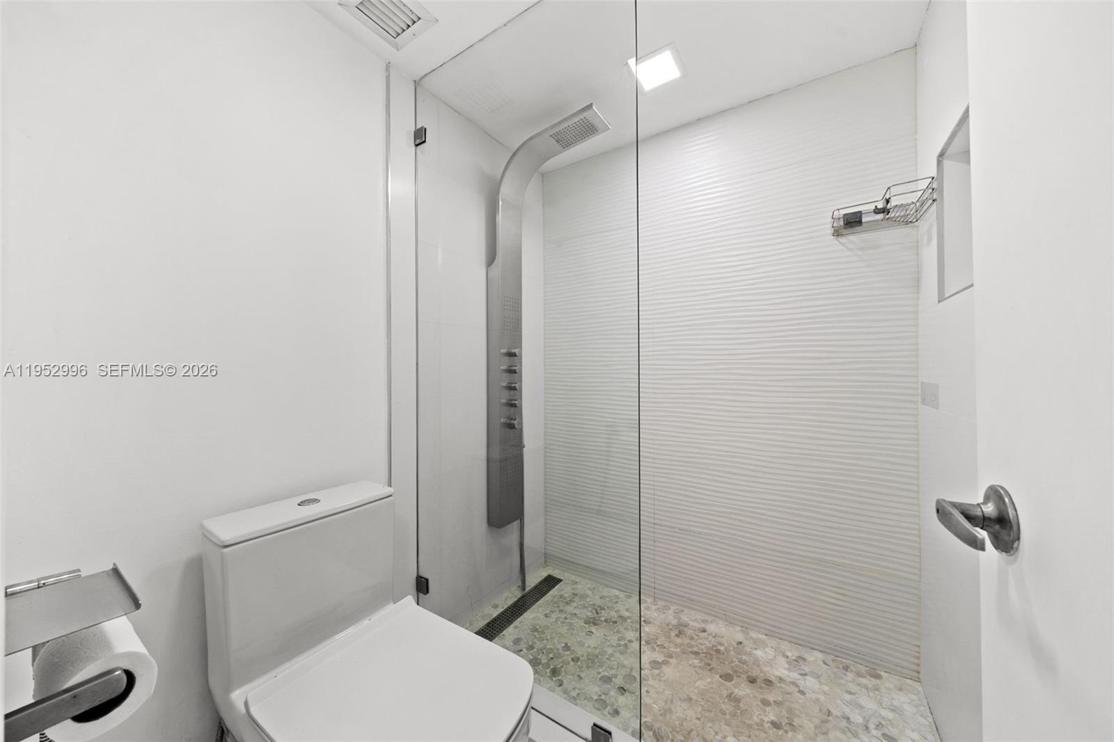 680 NE 64th St Unit: APH6