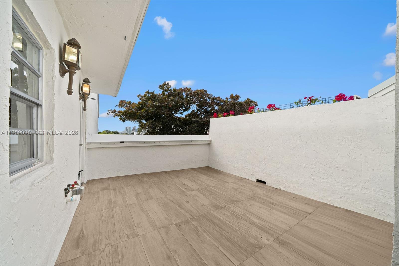 680 NE 64th St Unit: APH6