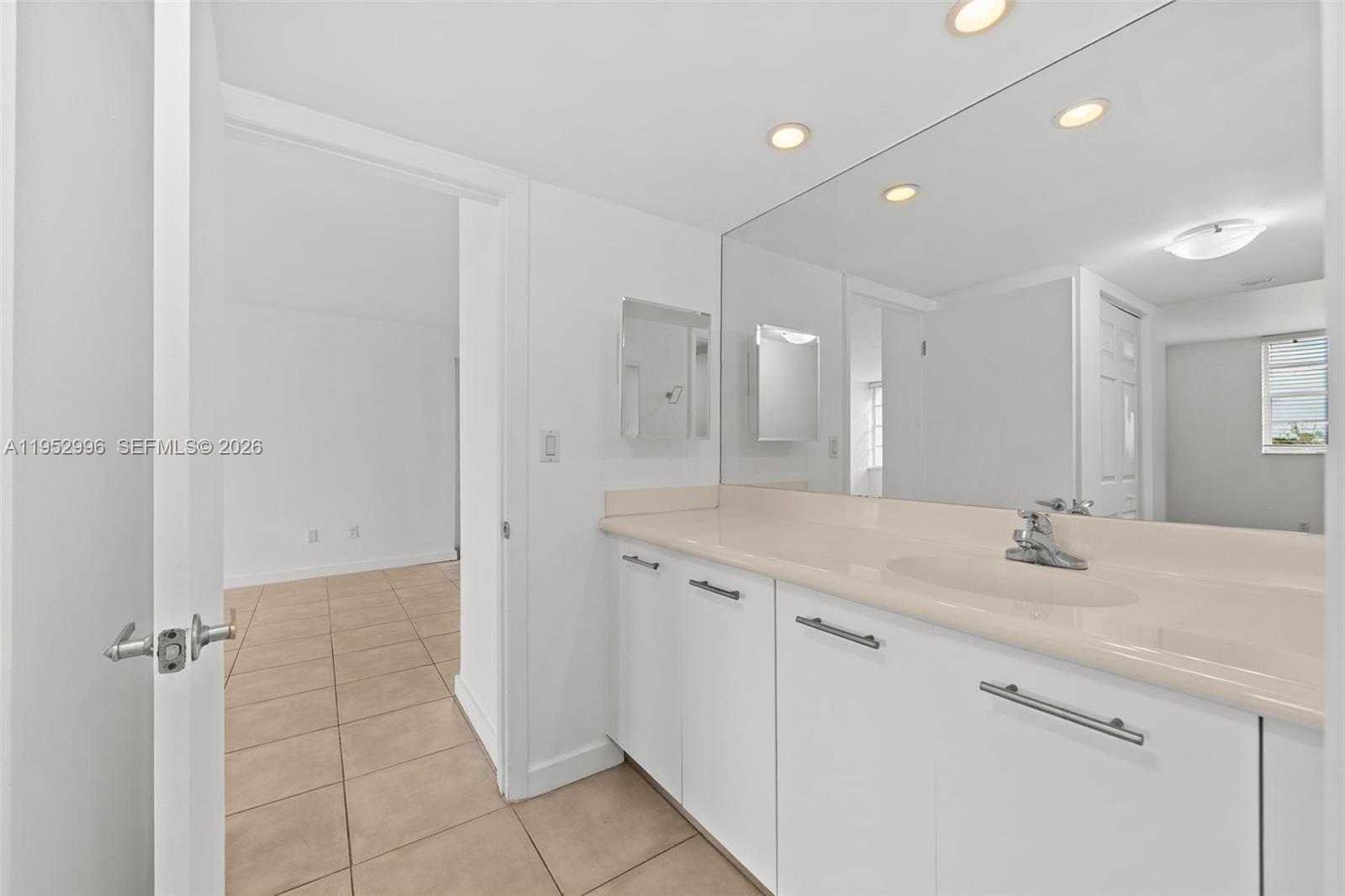 680 NE 64th St Unit: APH6