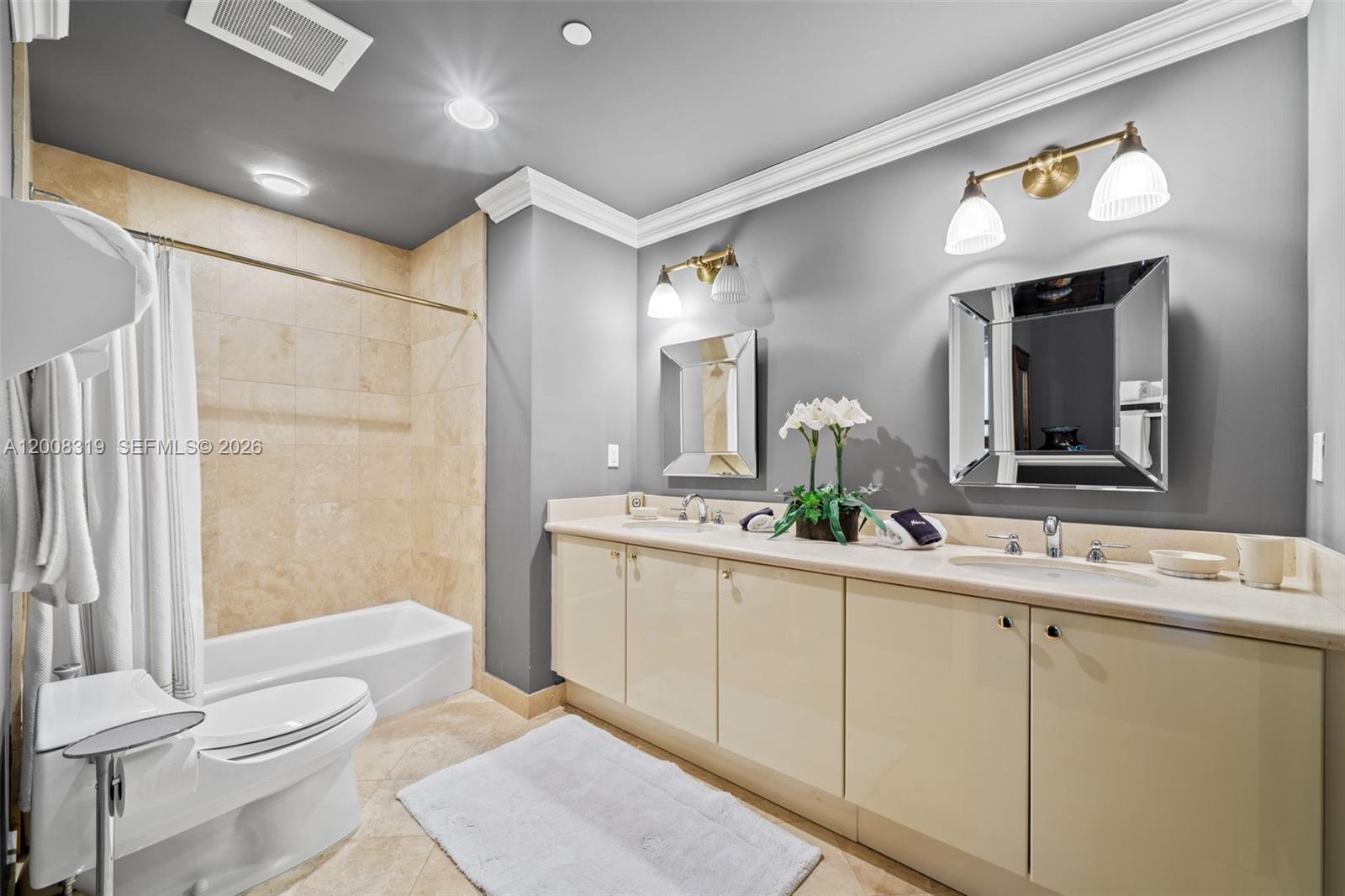 10225 Collins Ave # 2004