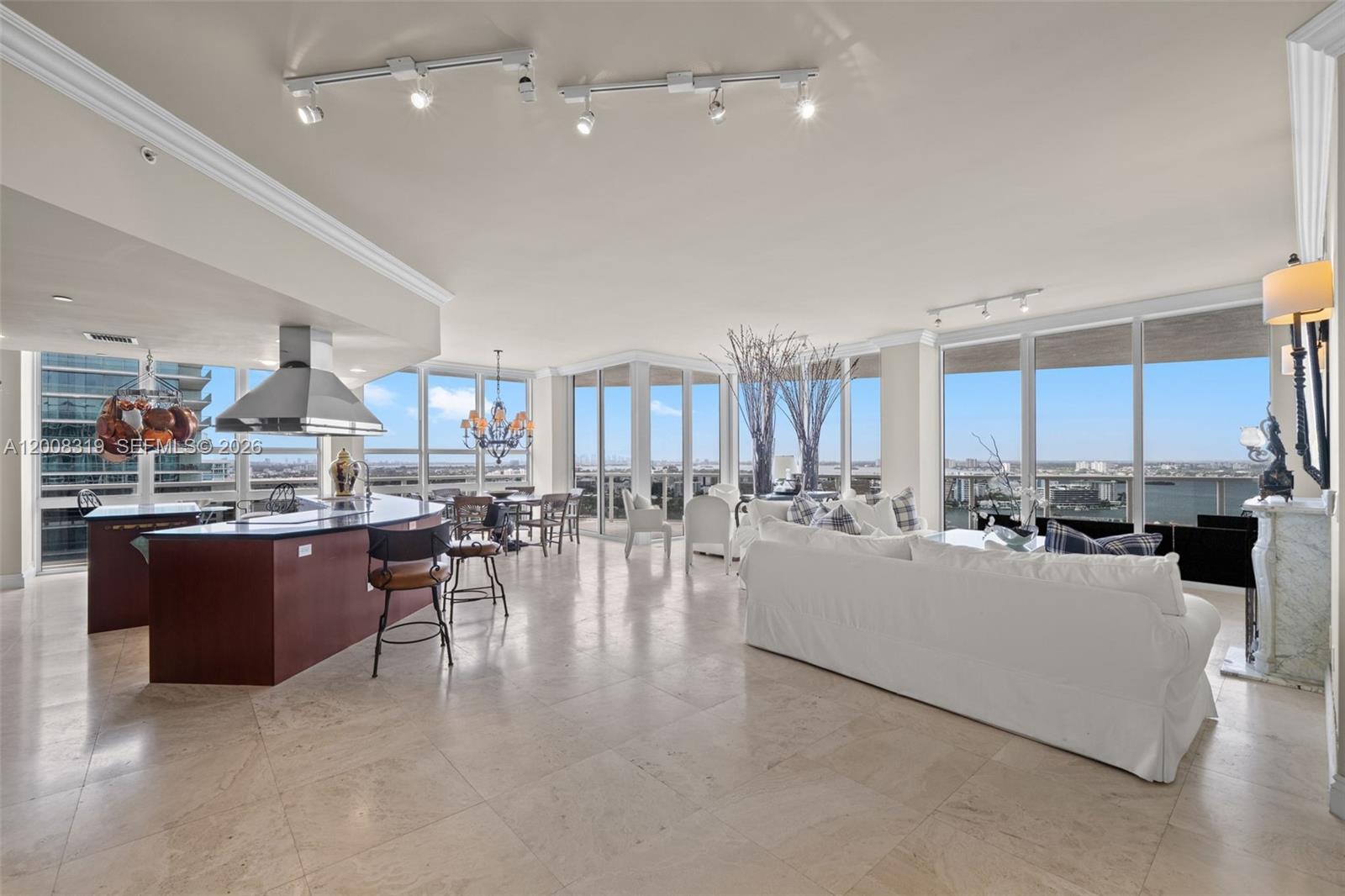 10225 Collins Ave # 2004