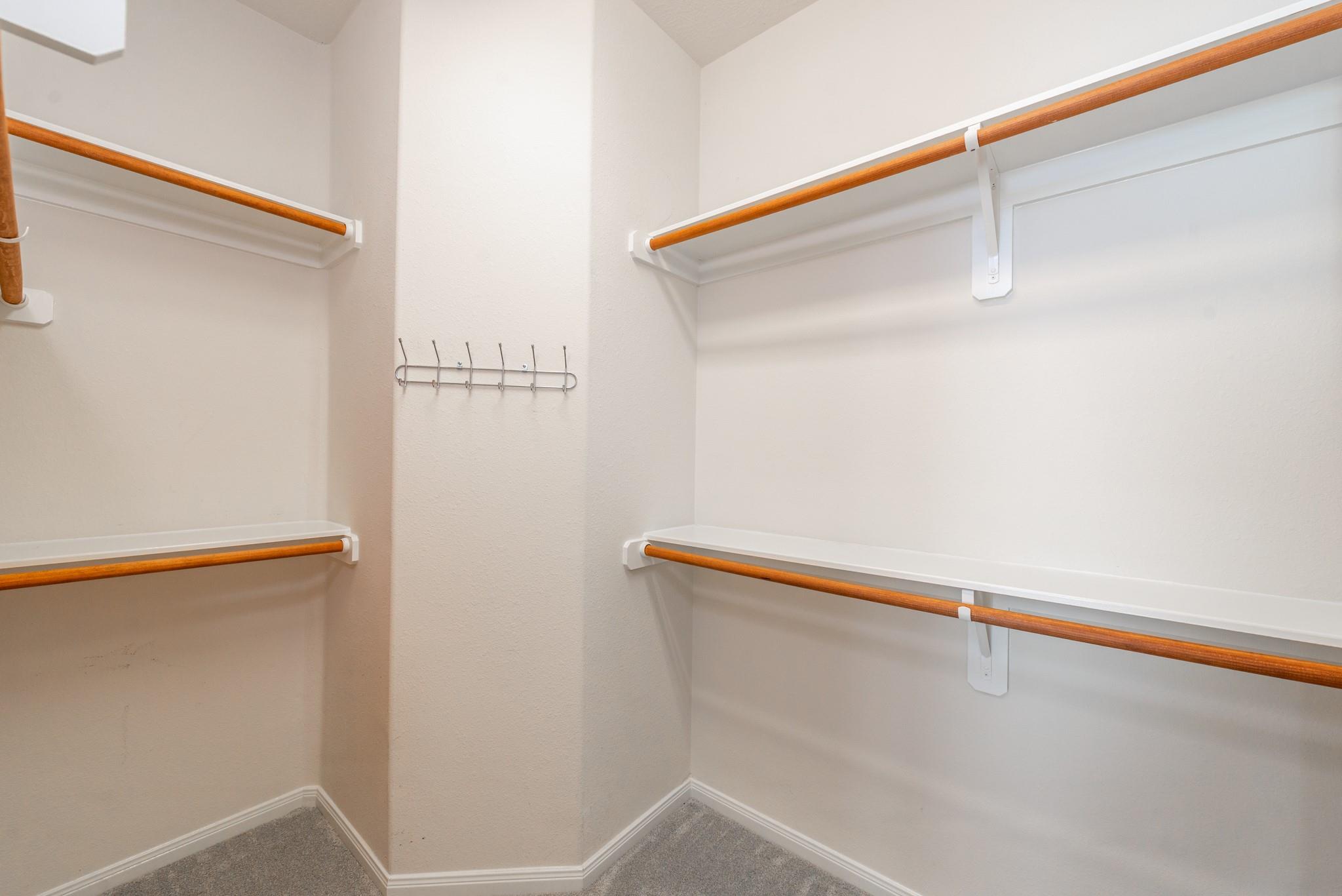 5306 Thorngate Court