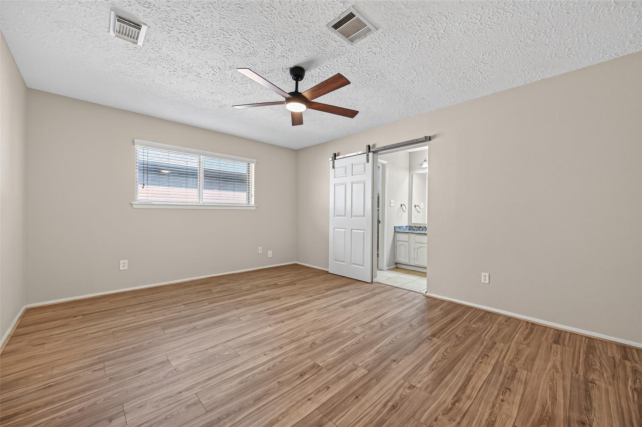 5346 King Richard Drive