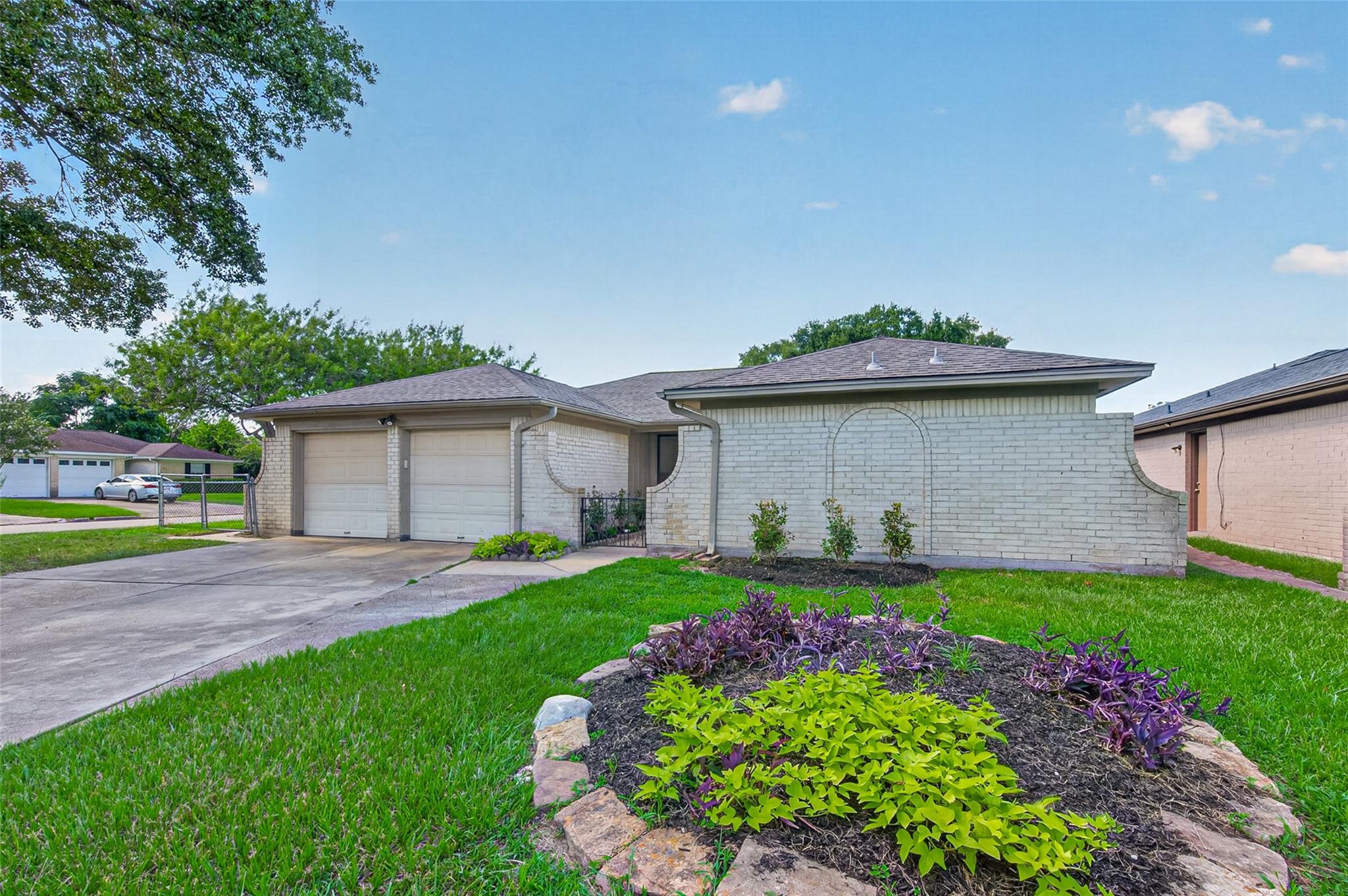 5346 King Richard Drive