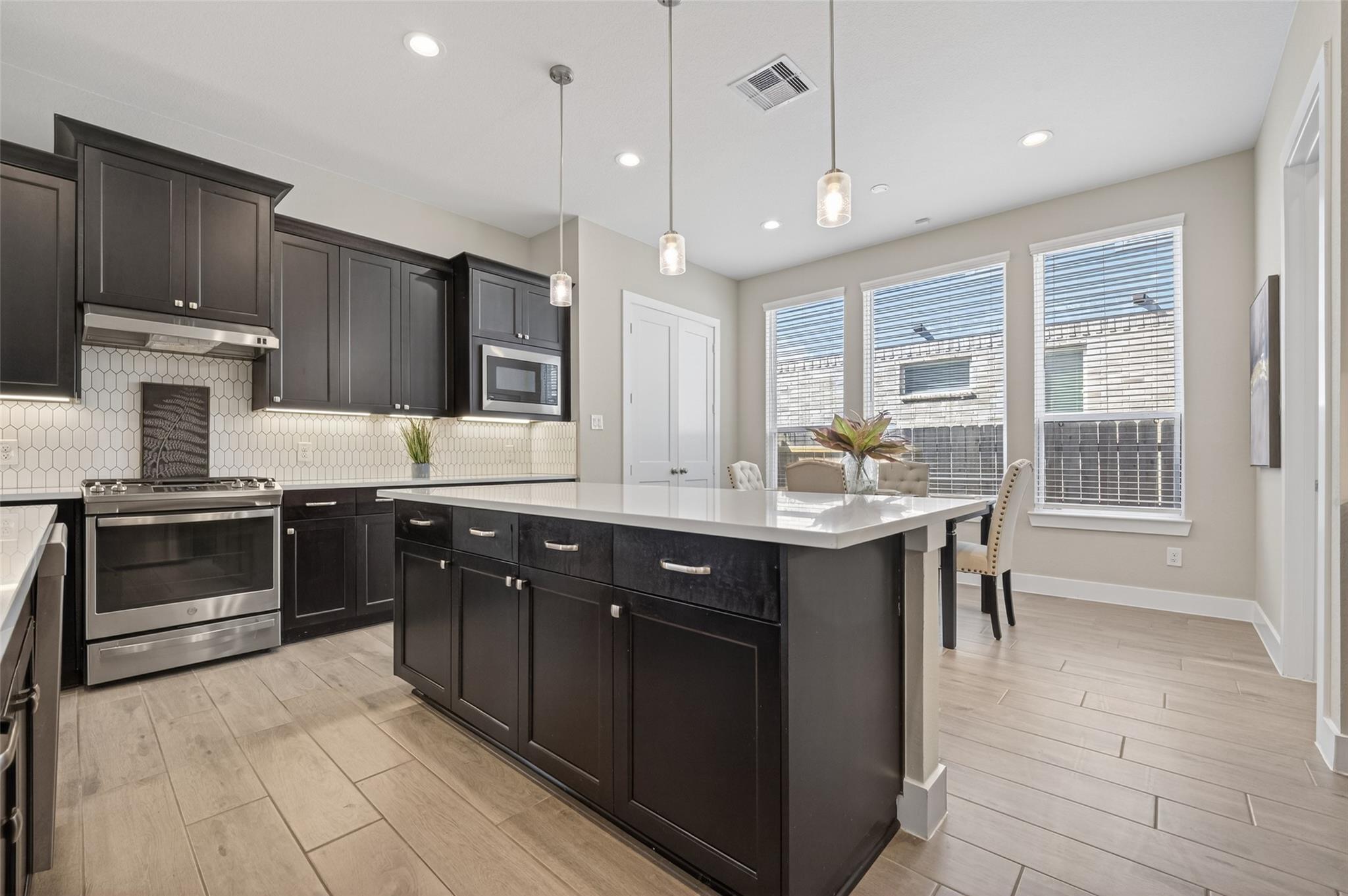 7219 Bayberry Crescent Lane