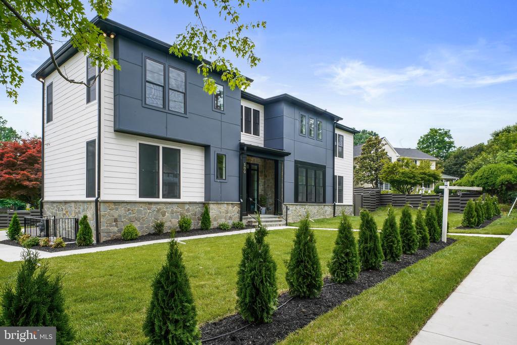 500 MALCOLM ROAD NW