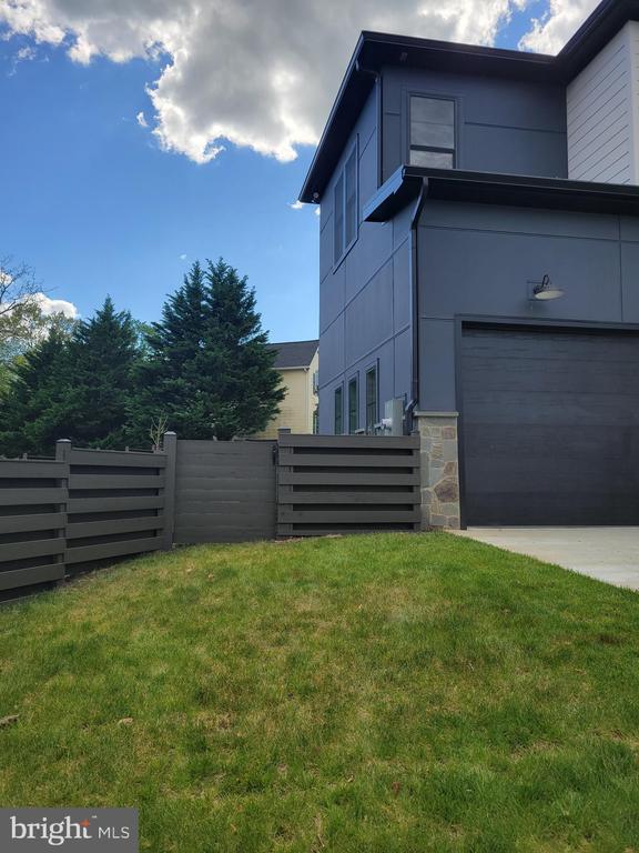 500 MALCOLM ROAD NW