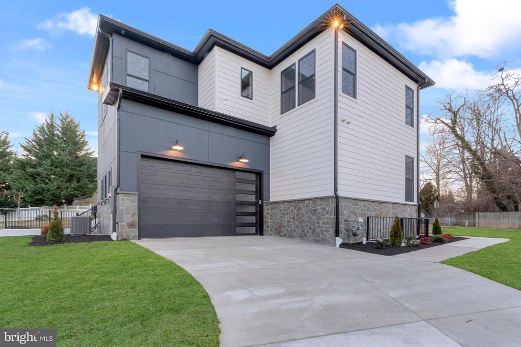 500 MALCOLM ROAD NW