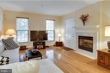 1587 LEEDS CASTLE DR #102,FAIRFAX Unit: 102
