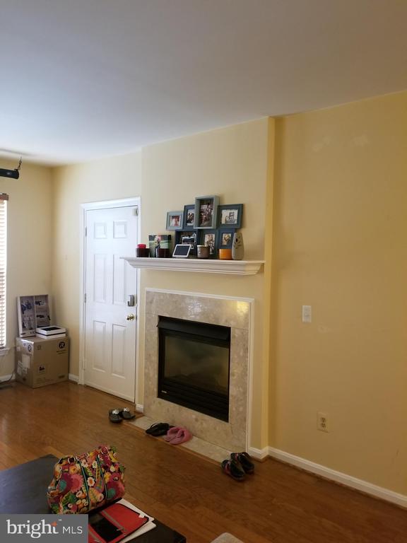 1587 LEEDS CASTLE DR #102,FAIRFAX Unit: 102