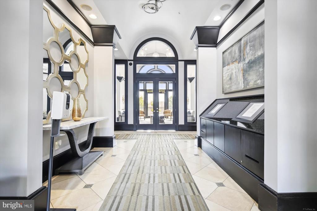 11350 ARISTOTLE DRIVE Unit: 7-202