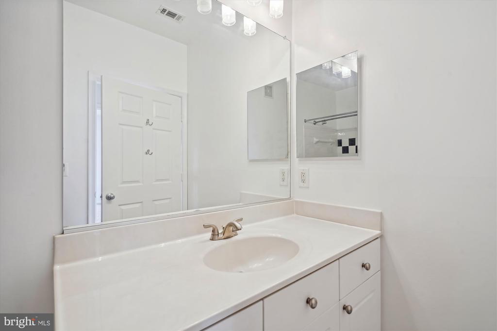11350 ARISTOTLE DRIVE Unit: 7-202