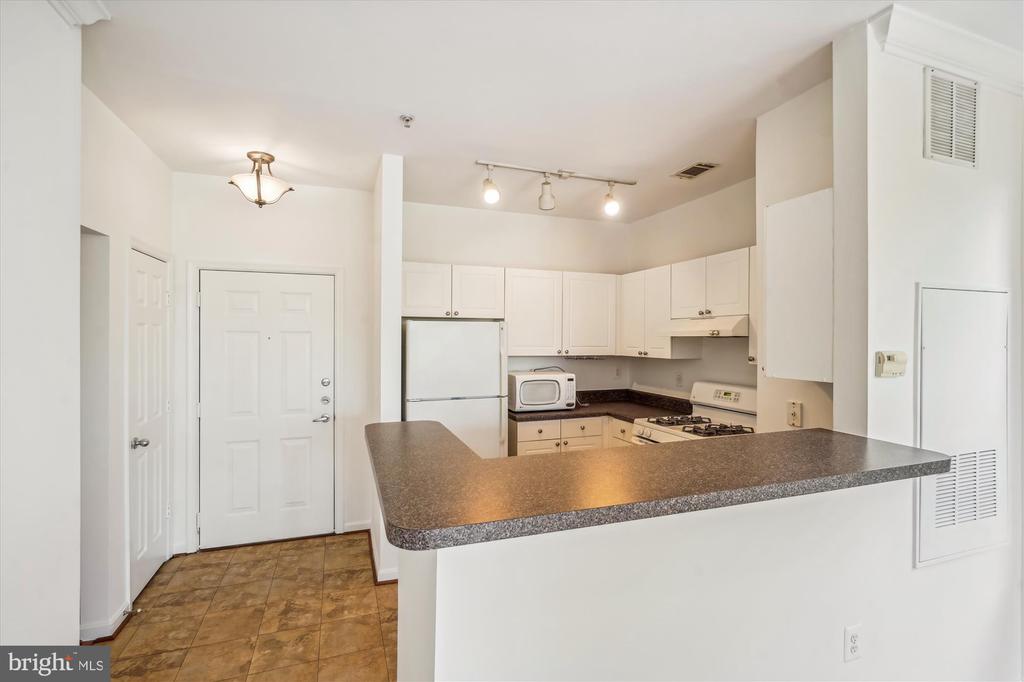 11350 ARISTOTLE DRIVE Unit: 7-202