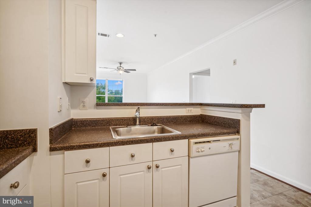 11350 ARISTOTLE DRIVE Unit: 7-202