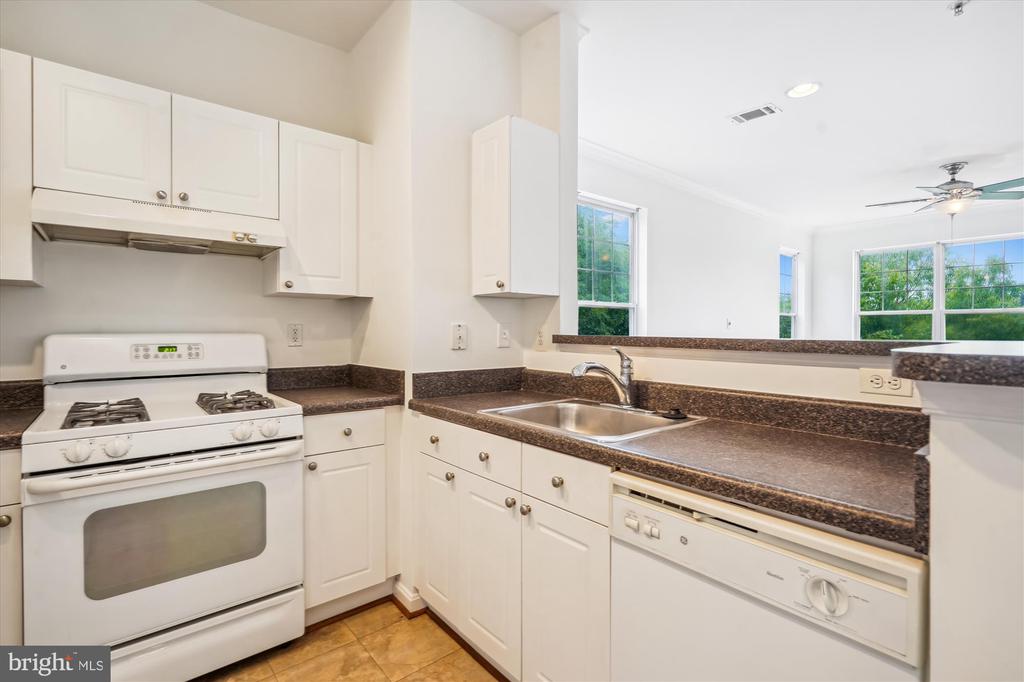 11350 ARISTOTLE DRIVE Unit: 7-202