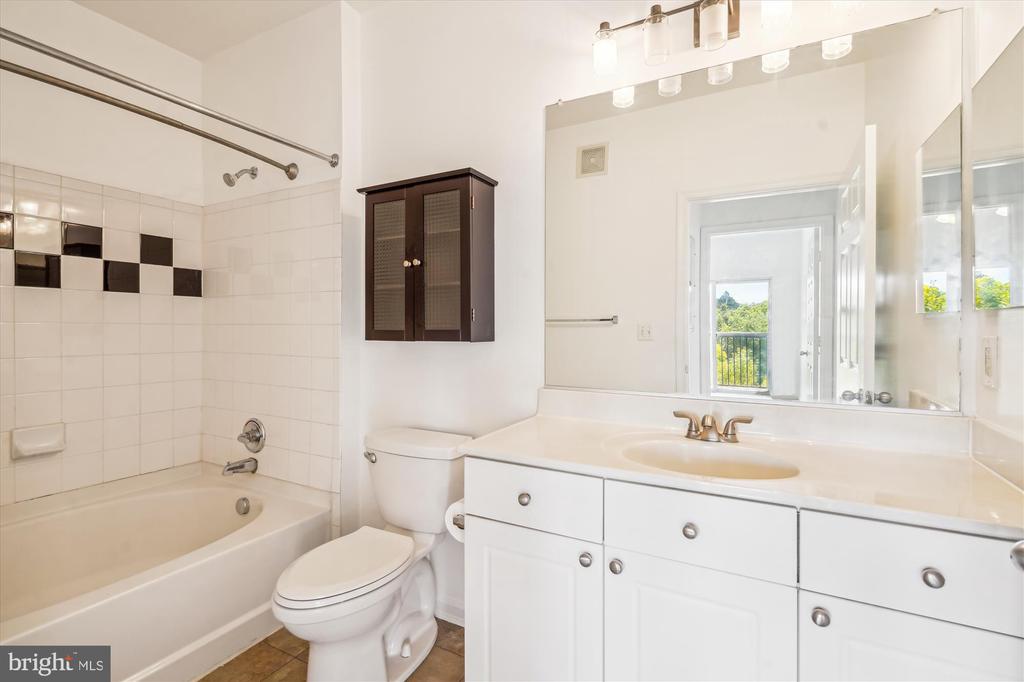 11350 ARISTOTLE DRIVE Unit: 7-202