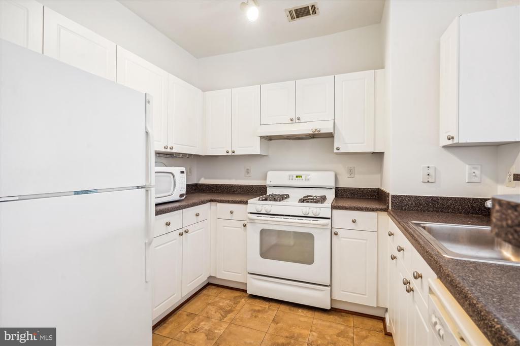 11350 ARISTOTLE DRIVE Unit: 7-202