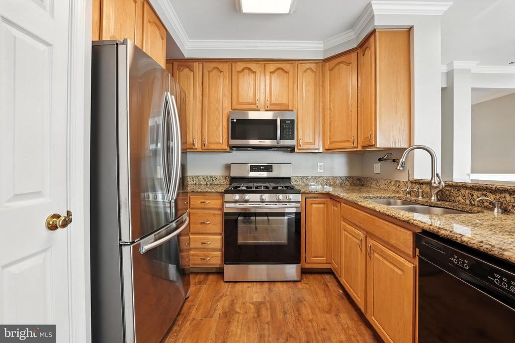 1547 NORTHERN NECK DR #201,FAIRFAX Unit: 201