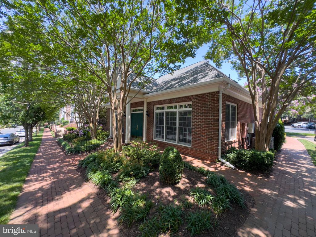 1547 NORTHERN NECK DR #201,FAIRFAX Unit: 201