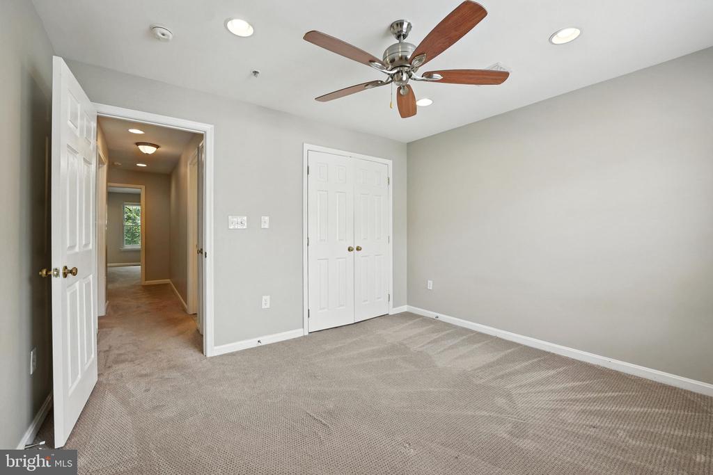 1547 NORTHERN NECK DR #201,FAIRFAX Unit: 201