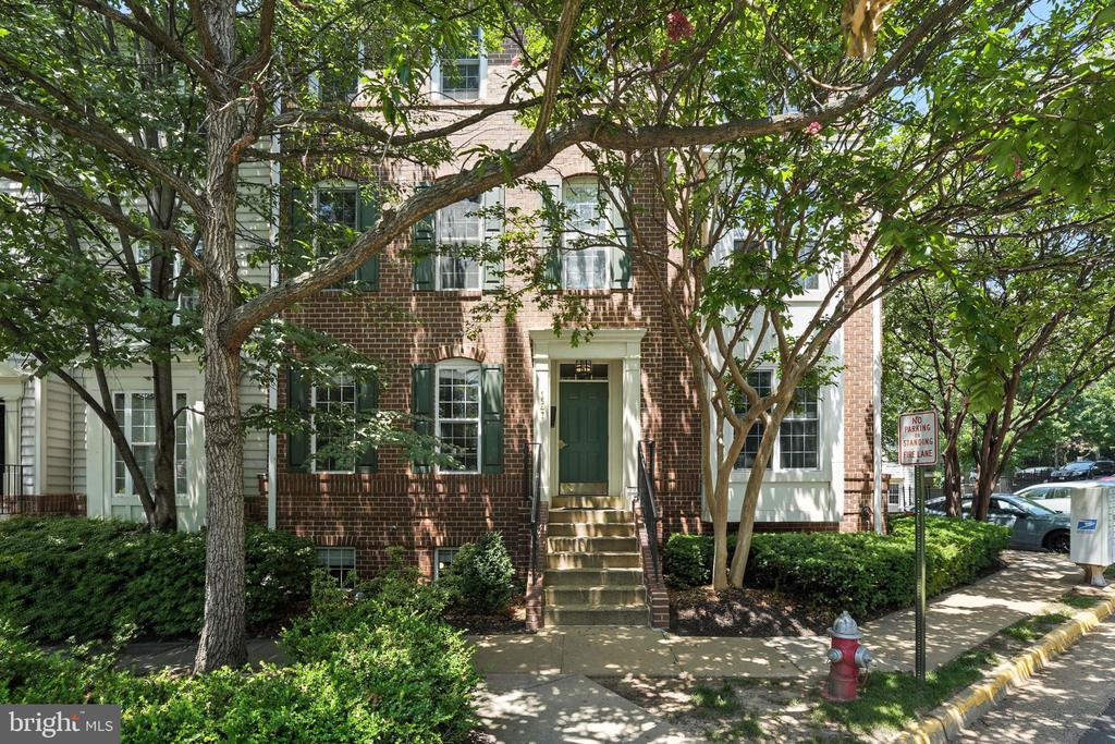 1547 NORTHERN NECK DR #201,FAIRFAX Unit: 201