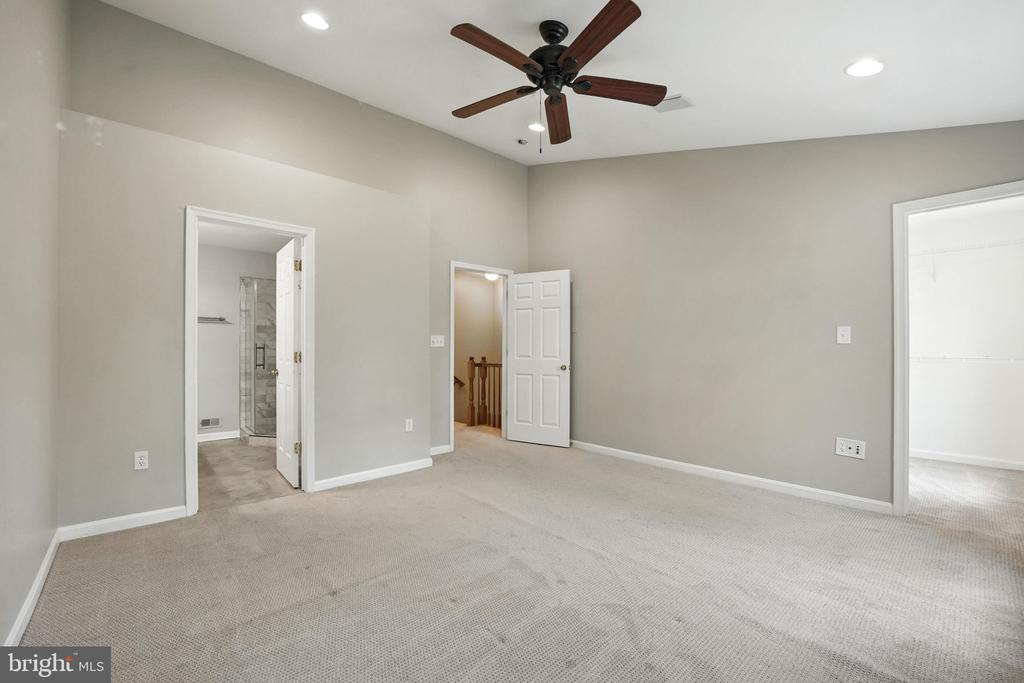 1547 NORTHERN NECK DR #201,FAIRFAX Unit: 201